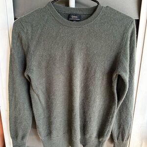Quince Cashmere Sweater in Deep Gray